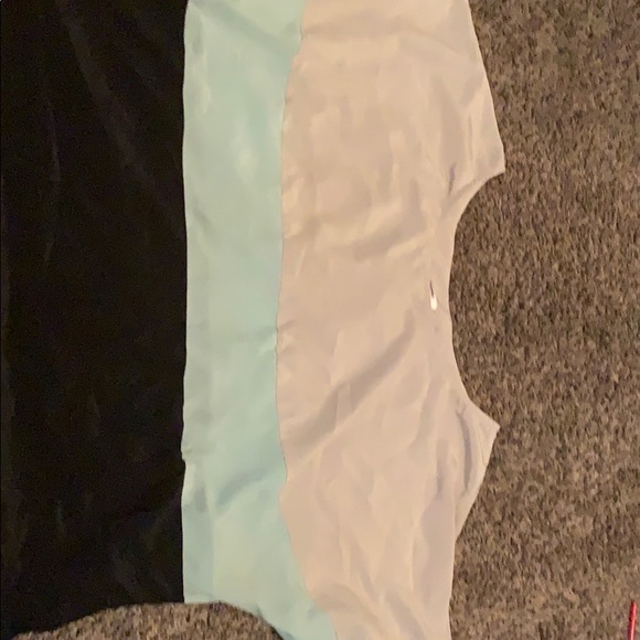 A blouse - Picture 1 of 1